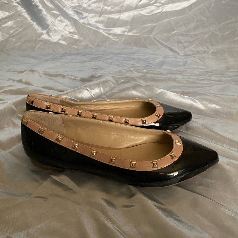 BCBG Stud rock flats